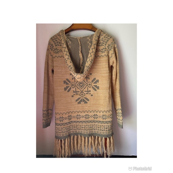 Velzera sweater with hood and fringe. S/M. - Picture 6 of 11
